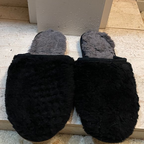Ugg House Slippers Slip-ons - 9 - Picture 2 of 6